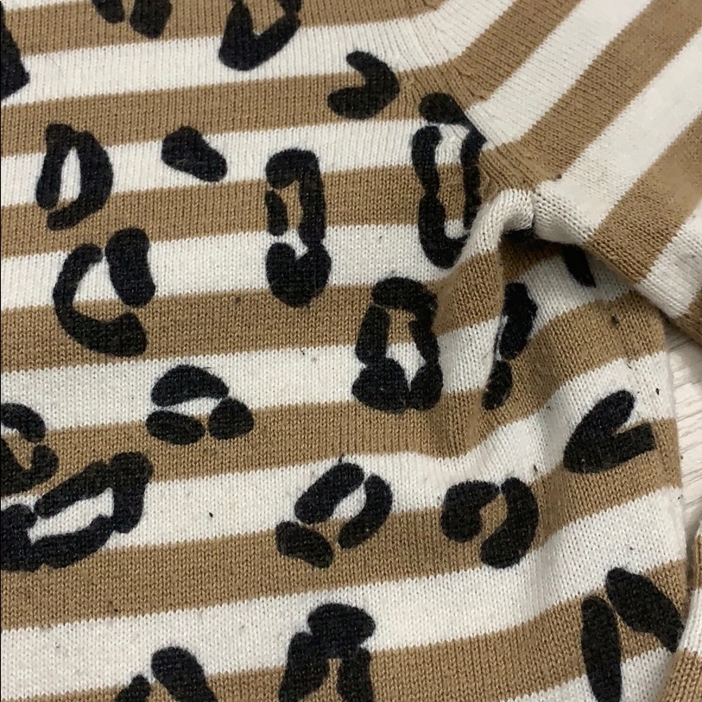 💙3 for $15💙 Banana Republic Leopard Sweater - Picture 3 of 6